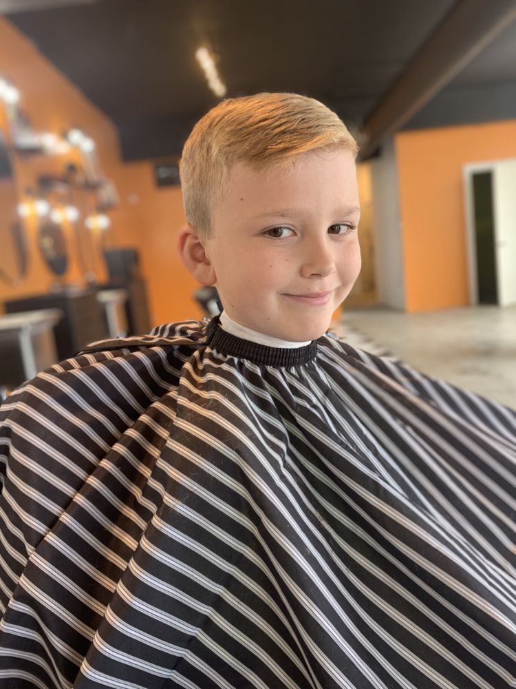 Hawkmoth Barber Logo