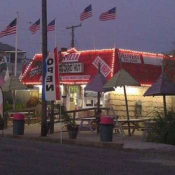 Custard Hut and Pizza - a custard hut at night - Ice Cream & Frozen Yogurt Near Me - Long Beach, New Jersey
