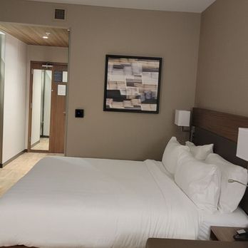 AC Lounge Columbus Georgia - King bed river view room - Wine Bars Near Me - Columbus, Georgia AC Lounge Columbus Georgia - King bed river view room - Wine Bars Near Me - Columbus, Georgia