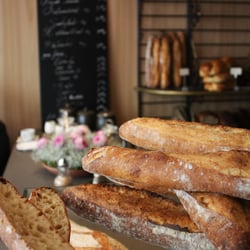Merlê Brot und Teegenuss
