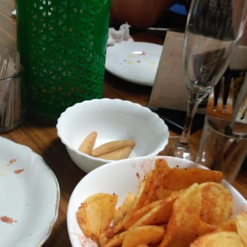 Bodega Casas - Todo delicioso y las patatas geniales ... - Wine Bars Near Me - Barcelona, B