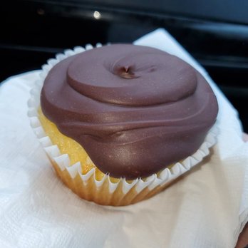 Clayton's Cafe & Bakery - Boston Creme Cupcake - American Near Me - Yarmouth, Maine Clayton's Cafe & Bakery - Boston Creme Cupcake - American Near Me - Yarmouth, Maine
