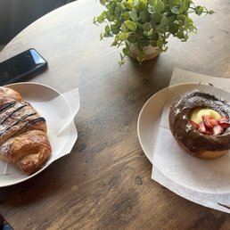 Chocolate croissant, Boston cream croissant