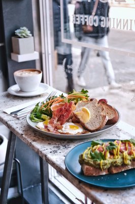 The Beverley Hotel Queen West, Sonder by null
