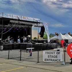 The Burger Fest - The Burger Fest - Band on stage making the most of a quiet atmosphere