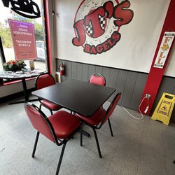 JT's Bagels - Small sitting area inside