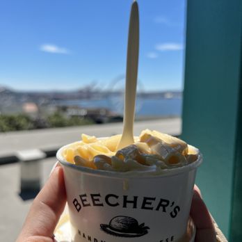 Beecher's Handmade Cheese - World's Best Mac and Cheese Small - Cheese Shops Near Me - Seattle, Washington
