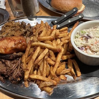 TheSmoke - Sampler platter- beef brisket, pulled pork and Chicken breast with BBQ hot sauce - Barbeque Near Me - Collingwood, Ontario TheSmoke - Sampler platter- beef brisket, pulled pork and Chicken breast with BBQ hot sauce - Barbeque Near Me - Collingwood, Ontario