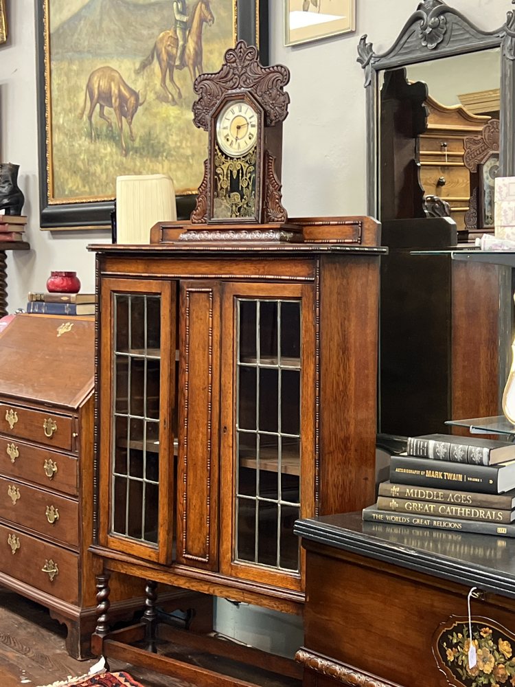 Mina Rea's Antiques & Embroidery