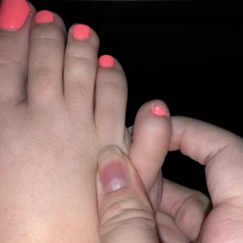 Signature Nails - Poor clean up of polish around toes. - Nail Salons Near Me - Eagan, Minnesota