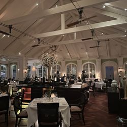 Café Martinique - Atlantis Paradise Island - The main dining area is really so beautiful
