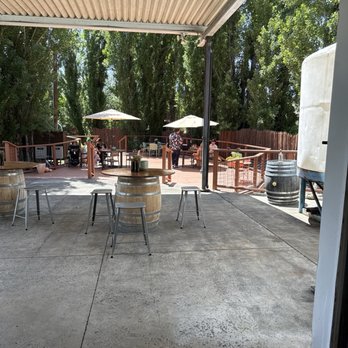 David Coffaro Winery - Outside tables - Wineries Near Me - Geyserville, California
