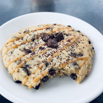 Huckleberry's - Warm chocolate caramel cookie - Ice Cream & Frozen Yogurt Near Me - Wisconsin Dells, Wisconsin