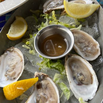 The Dead Fish - Half dozen oysters - Seafood Near Me - Crockett, California