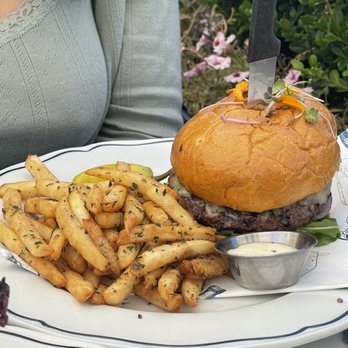 Sweet Maple - California Burger - Breakfast & Brunch Near Me - Cupertino, California Sweet Maple - California Burger - Breakfast & Brunch Near Me - Cupertino, California