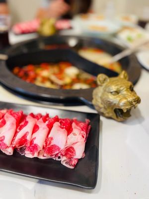 Yuan's Hotpot by null