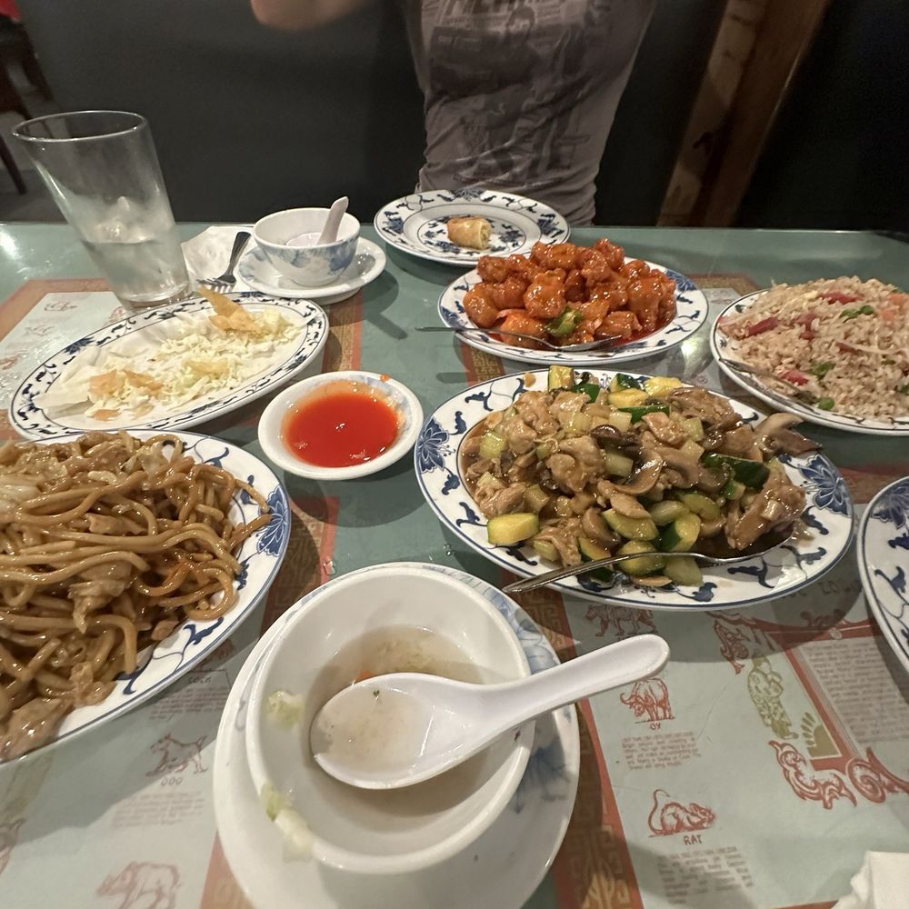 Happy Garden Restaurant - Dinner A and chicken Chow Mein - Chinese Near Me - Chico, California
