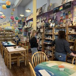 Artcentric Ceramic Painting Studio - Deciding on colors