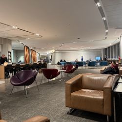 Air Canada Maple Leaf Lounge - Early morning hour