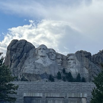 Mount Rushmore National Memorial - Landmarks & Historical Buildings Near Me - Keystone, South Dakota Mount Rushmore National Memorial - Landmarks & Historical Buildings Near Me - Keystone, South Dakota