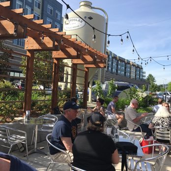 Beardslee Public House - Outdoor seating! - Breweries Near Me - Bothell, Washington