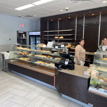 Pastries By Randolph - Bakeries Near Me - Arlington, Virginia