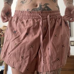 Mendel's Wife the Tailor - They didn't make sure the fabric was gathered evenly before sewing the anchor seams to the elastic waistband