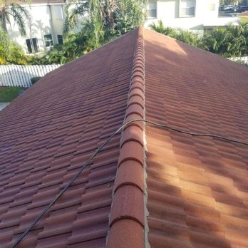 Zero Pressure Roof Cleaning - My roof after he had cleaned it! - Roofing Near Me - Greenacres, Florida