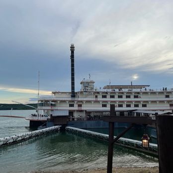 Silver Dollar City's Showboat - Performing Arts Near Me - Branson, Missouri