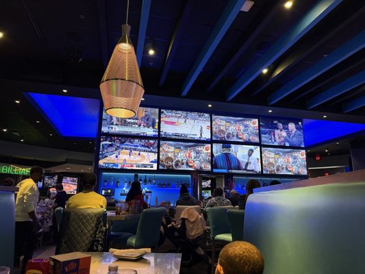 Dave & Buster's by null