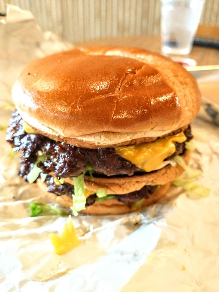 CHEESEBURGERS Updated August 2024 31 Photos & 22 Reviews 10730