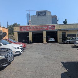 Hoyos Auto Repair - The garage