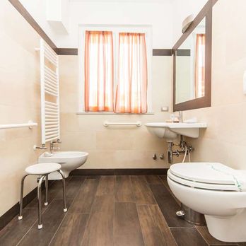 Oasi Hotel - Guest room bathroom - Bed & Breakfast Near Me - Levanto, SP