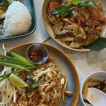 Prode - shrimp pad thai and beef drunken noodle - Thai Near Me - Little Neck, New York