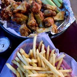 Potts Sports Cafe - Wings and regular fries