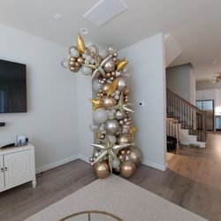 A Pop Of Color by Tiffany - Luxe gold, champagne and silver demi column with starbursts