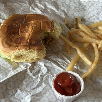 Hat Creek Burger Company - Little Hat - Burgers Near Me - Temple, Texas