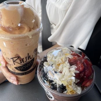 Rush Bowls - Tropical Bliss (left), Beach bowl (right) - Juice Bars & Smoothies Near Me - Dallas, Texas Rush Bowls - Tropical Bliss (left), Beach bowl (right) - Juice Bars & Smoothies Near Me - Dallas, Texas