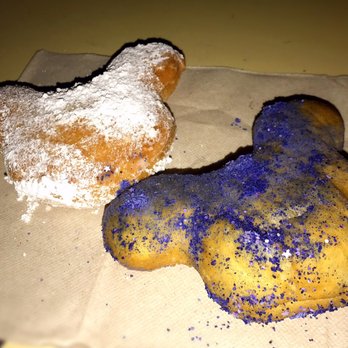Mint Julep Bar - Original and the seasonal (blackberry) Beignet. - Donuts Near Me - Anaheim, California