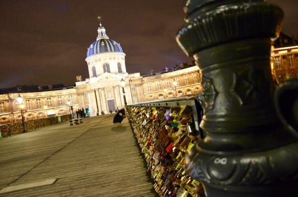 Pont des Arts by null