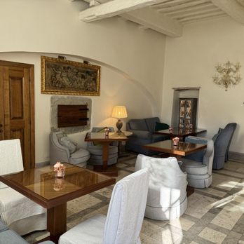 Monastero Di Cortona Hotel & Spa - Lounge area just off the bar. - Hotels Near Me - Cortona, Arkansas