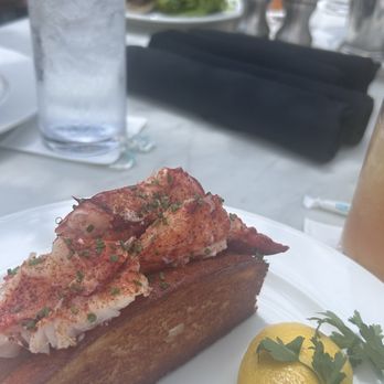 RH Rooftop Restaurant at RH Charlotte - lobster roll ( waitress took forever to give me my fries ) - American Near Me - Charlotte, North Carolina