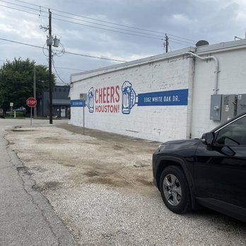 Benny Thunders - behind EZ's liquor store - Beer Bar Near Me - Houston, Texas Benny Thunders - behind EZ's liquor store - Beer Bar Near Me - Houston, Texas