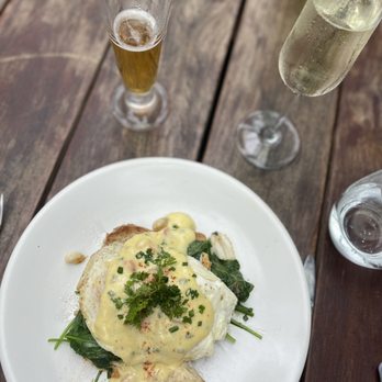 Faubourg Montclair - Crab eggs benedict paired with a light draft beer and a lychee mimosa - French Near Me - Montclair, New Jersey Faubourg Montclair - Crab eggs benedict paired with a light draft beer and a lychee mimosa - French Near Me - Montclair, New Jersey