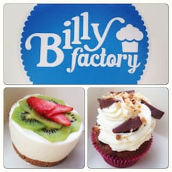 Billy Factory - Cupcake chocolat et framboise fraiche et éclat de tobleronne et cheescake fruit de la passion.