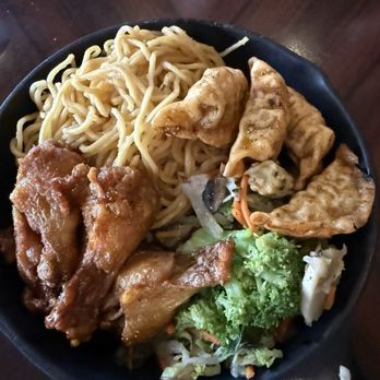 'Ohana - Mix of noodles, wings, and potstickers - Hawaiian Near Me - Lake Buena Vista, Florida 'Ohana - Mix of noodles, wings, and potstickers - Hawaiian Near Me - Lake Buena Vista, Florida