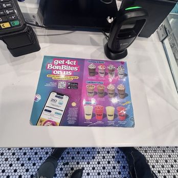 Cinnabon - Bakeries Near Me - Universal City, California