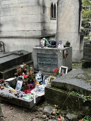 Cimetière du Père-Lachaise by null