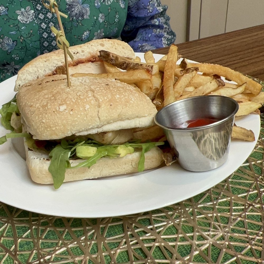 Restaurant Iris - Cajun/Creole Near Me - Memphis, Tennessee Restaurant Iris - Cajun/Creole Near Me - Memphis, Tennessee