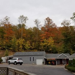 Highland Hideaway Bed & Breakfast - Parking area
